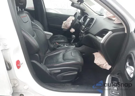 2017 Jeep Cherokee Trailhawk from USA, damaged, VIN 1C4PJMBS9HW581606